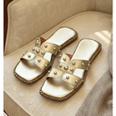 Chinelo Rasteirinha Feminina Fashion com Aplicações Douradas Sandália Elegante e Confortável Verão
